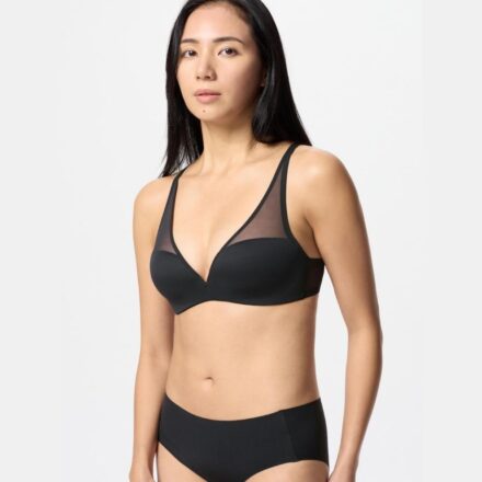 Бра без кісточок UNIQLO з 3D-підтримкою